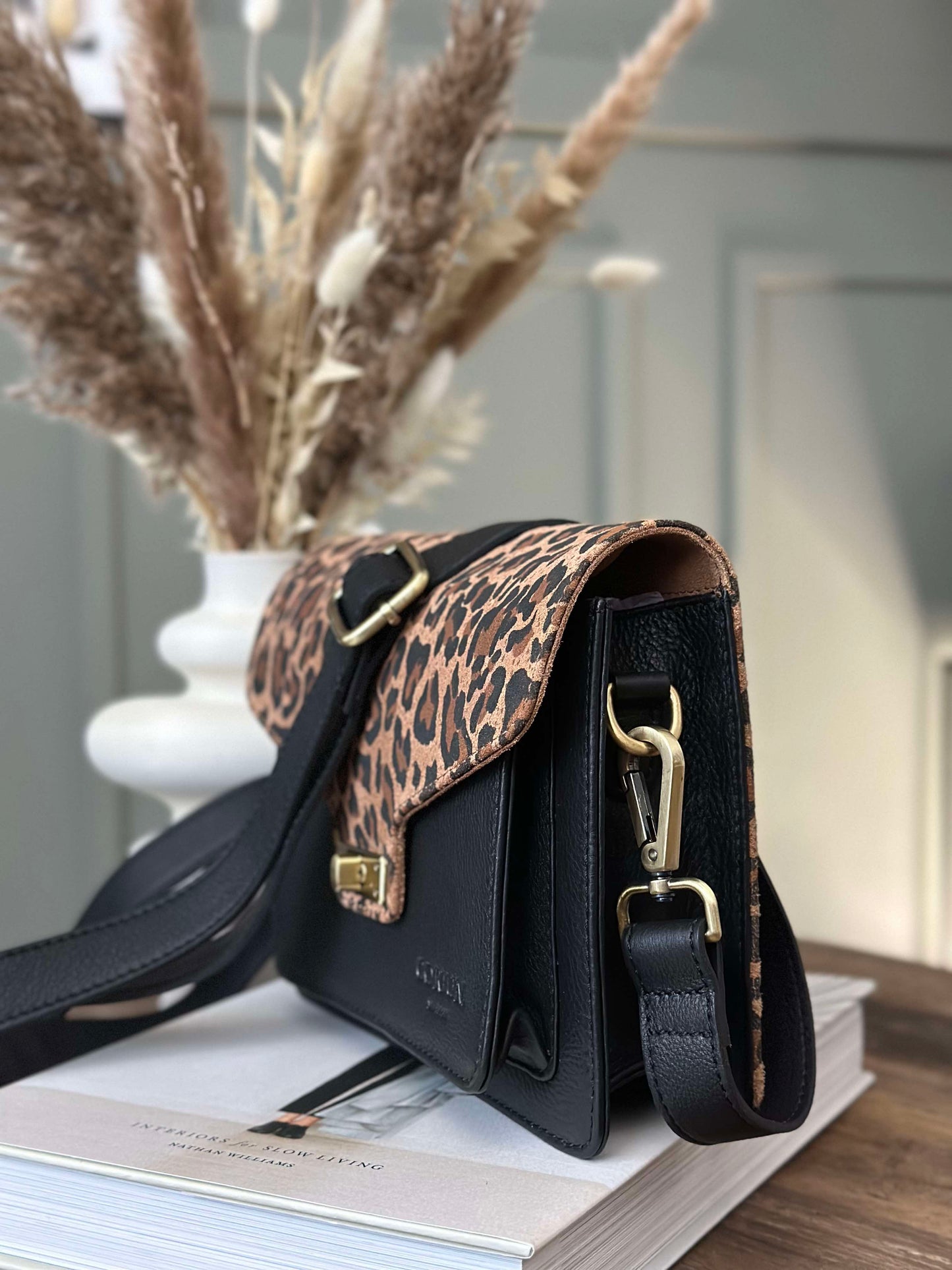 Kvinnor Elegant Mocka Crossover Boxbag med Leopardmönster