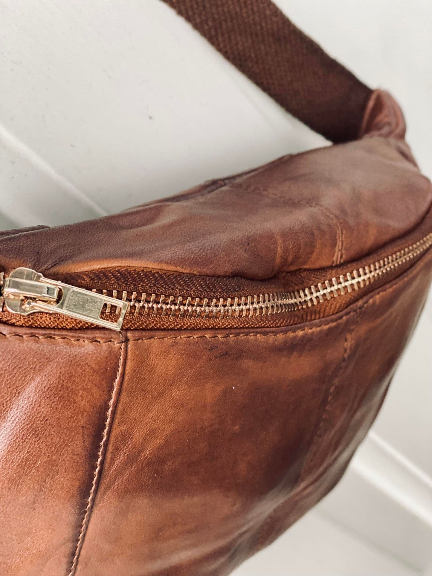 Unisex Praktisk Lammskinn Bumbag med Justerbar Rem och Blixtlåsficka