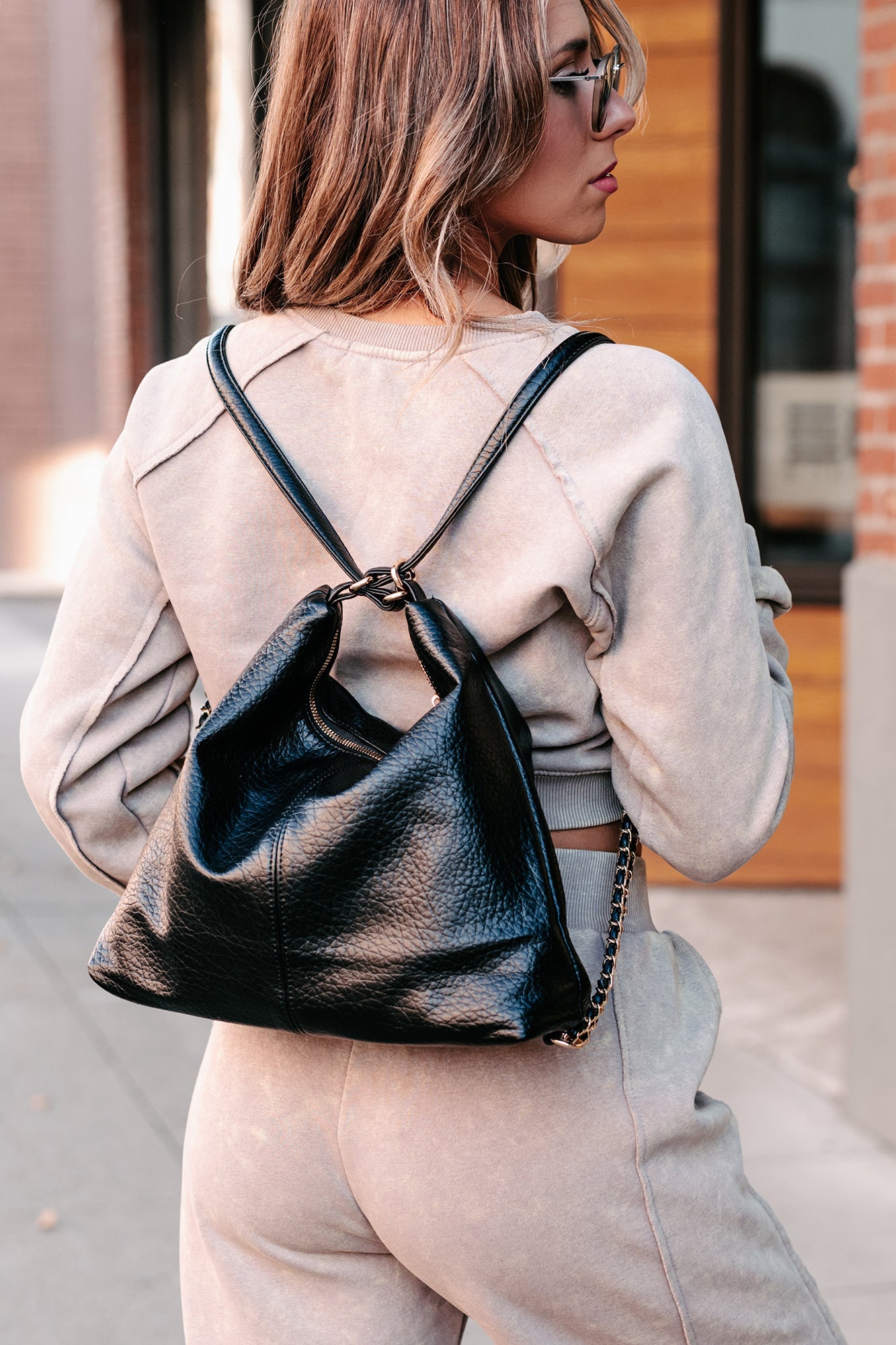 Dame Elegant Fuskeskinn Veske med Justerbare Remmer og Kjededetaljer