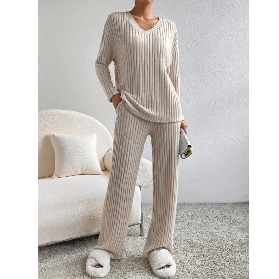 Dam Tvådelad Uppsättning med V-Ringning och Ribbad Struktur