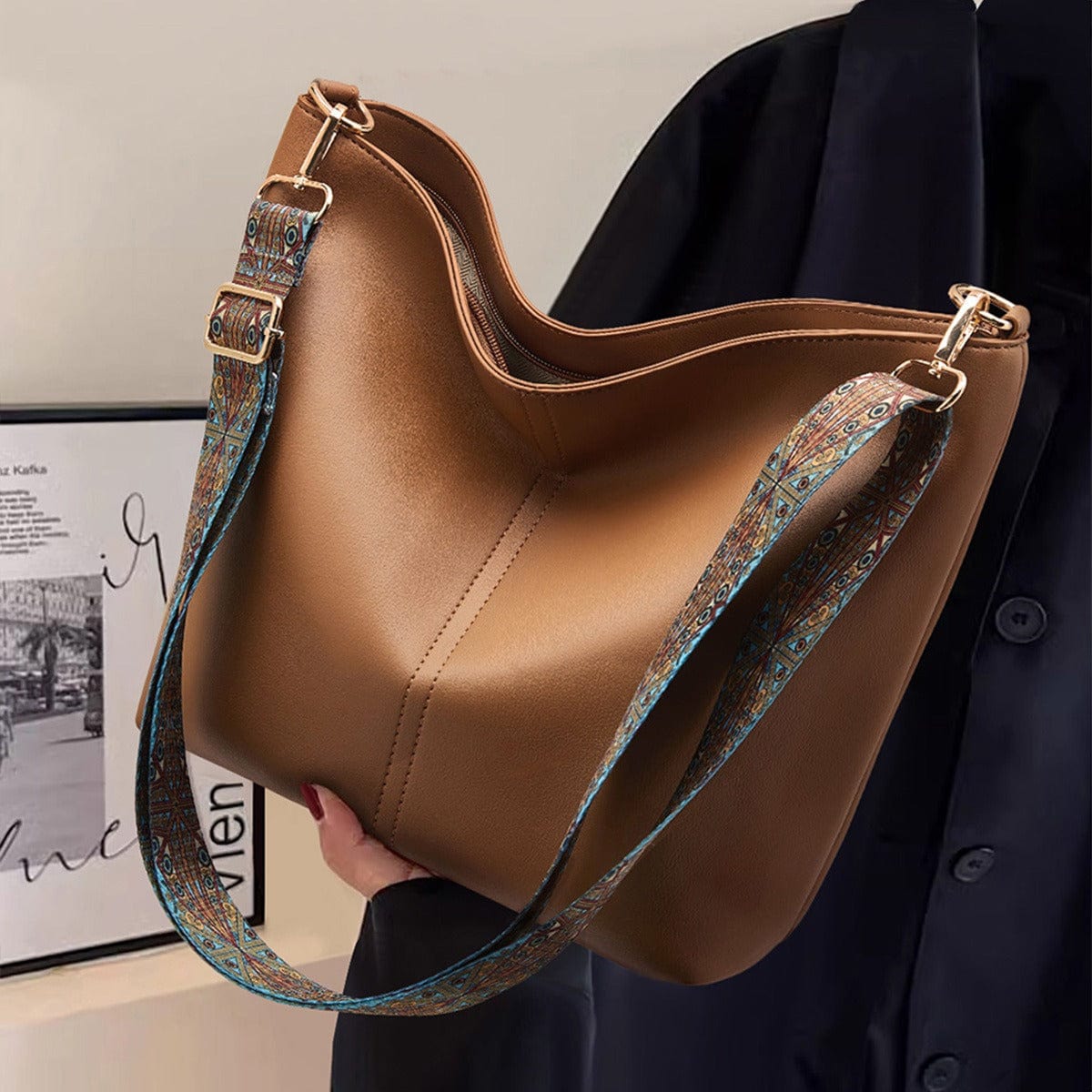 Damaxelväska med rymlig insida 0