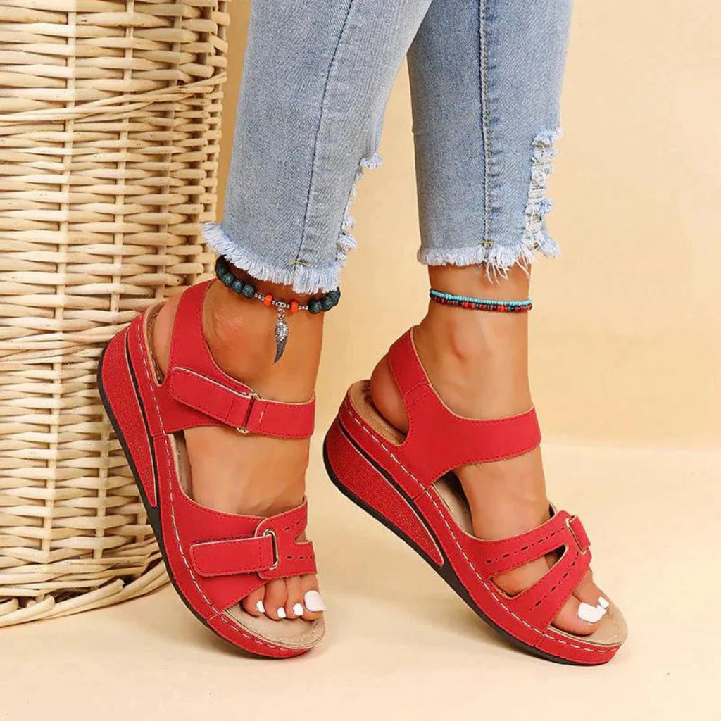 Damsandaler med justerbar rem