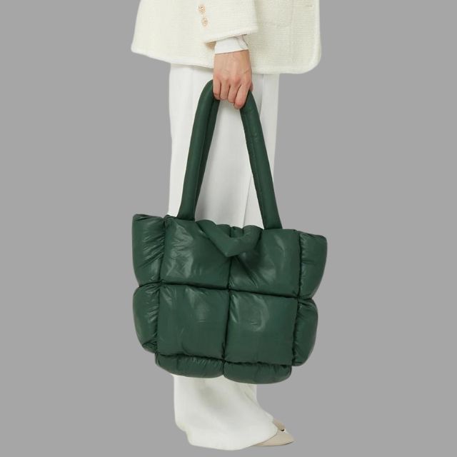 Shyrene - Volangdesign Metallisk Puffig Glansig Handväska för Dam