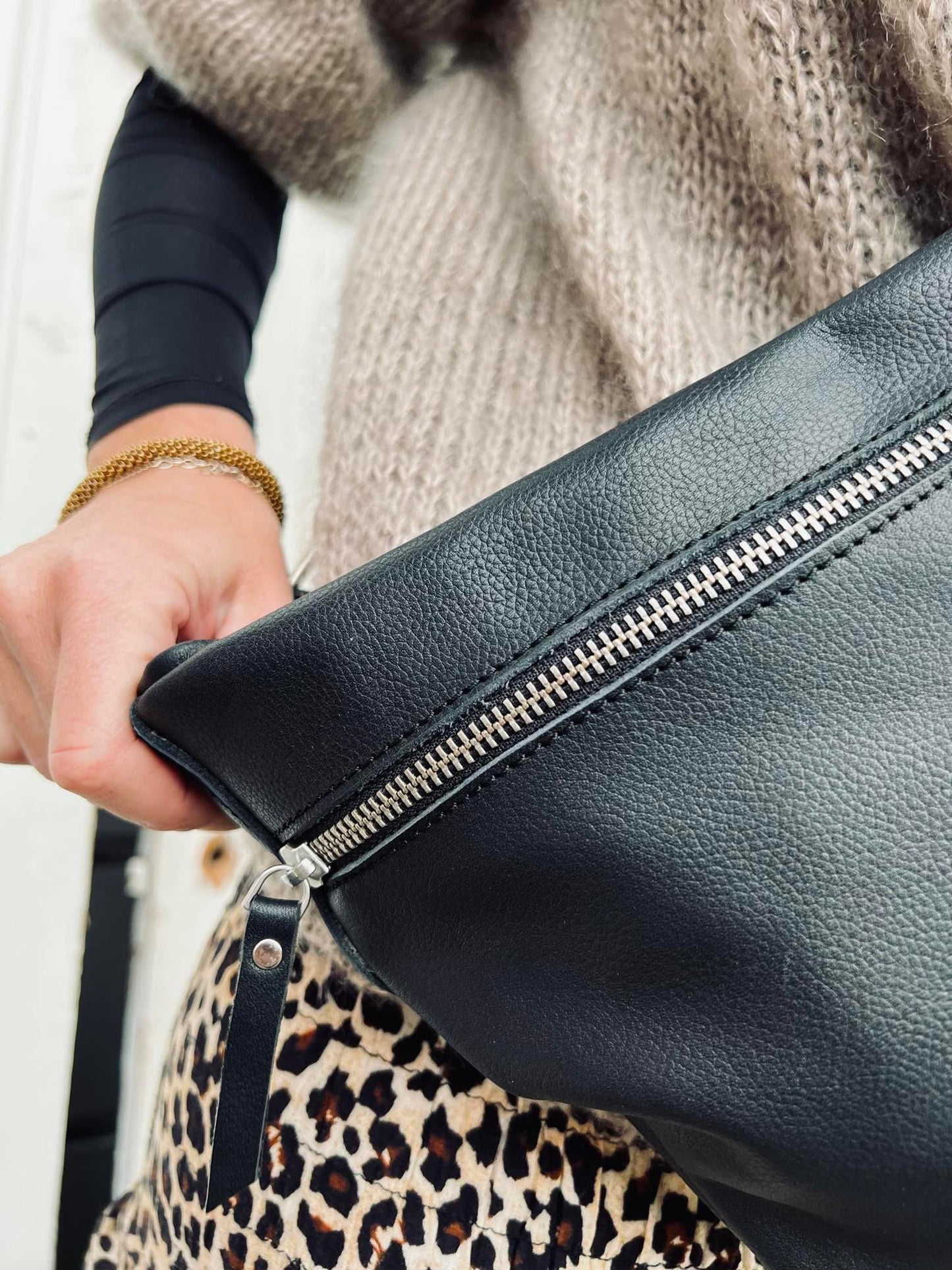 Unisex Stylish Soft Calfskin Bumbag with Adjustable Strap