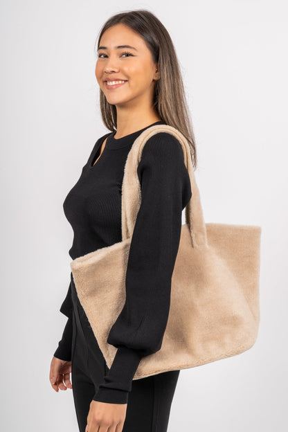 Dam Mjuk Shearling Tote med Långa Remmar för Höst- och Vinteroutfits
